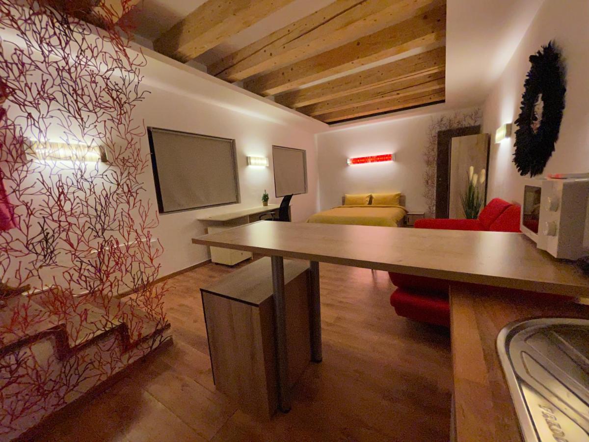 New Workspace Studio Savoya9 Self Check In Old City Center 蒂米什瓦拉 外观 照片